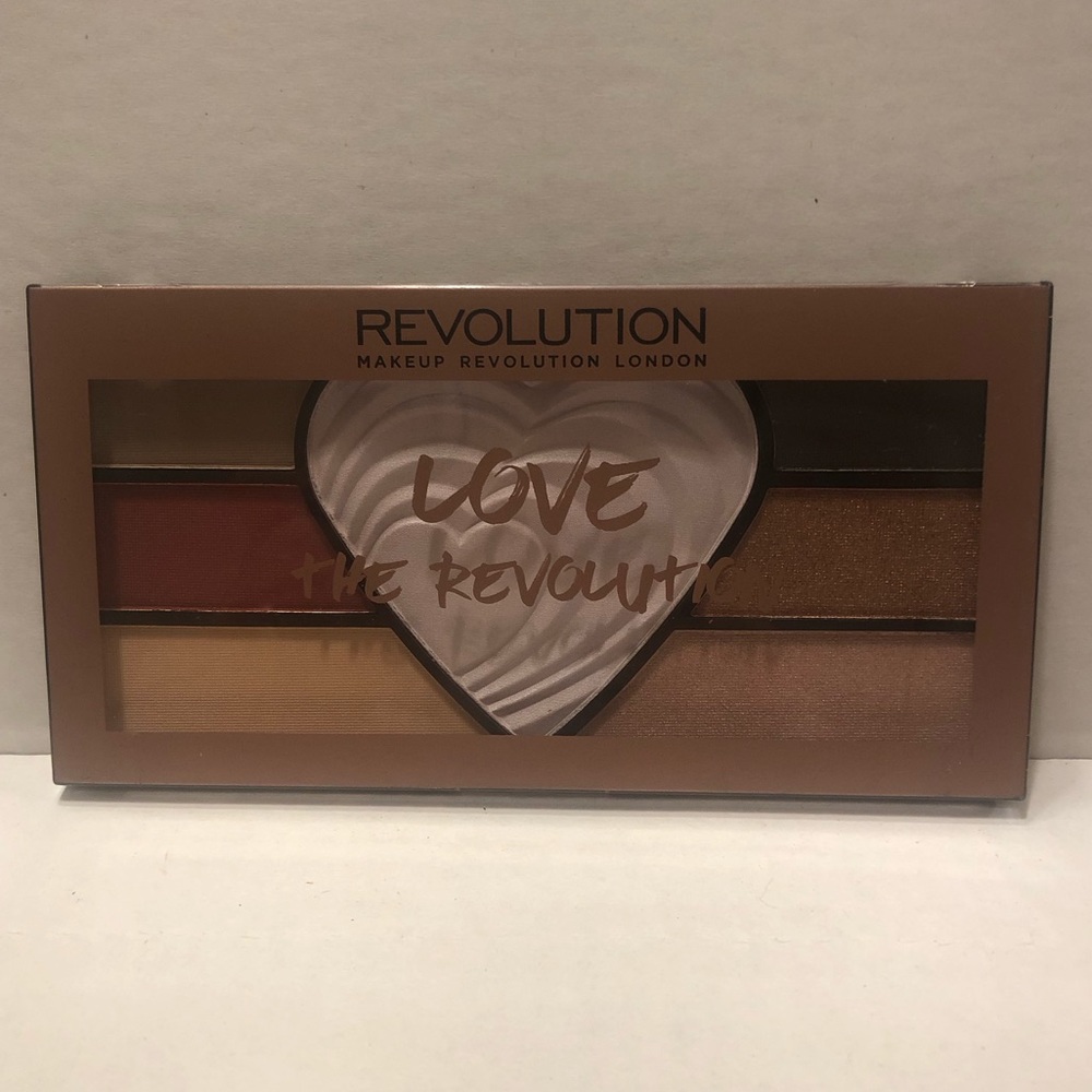 Love the Revolution eyeshadow palette